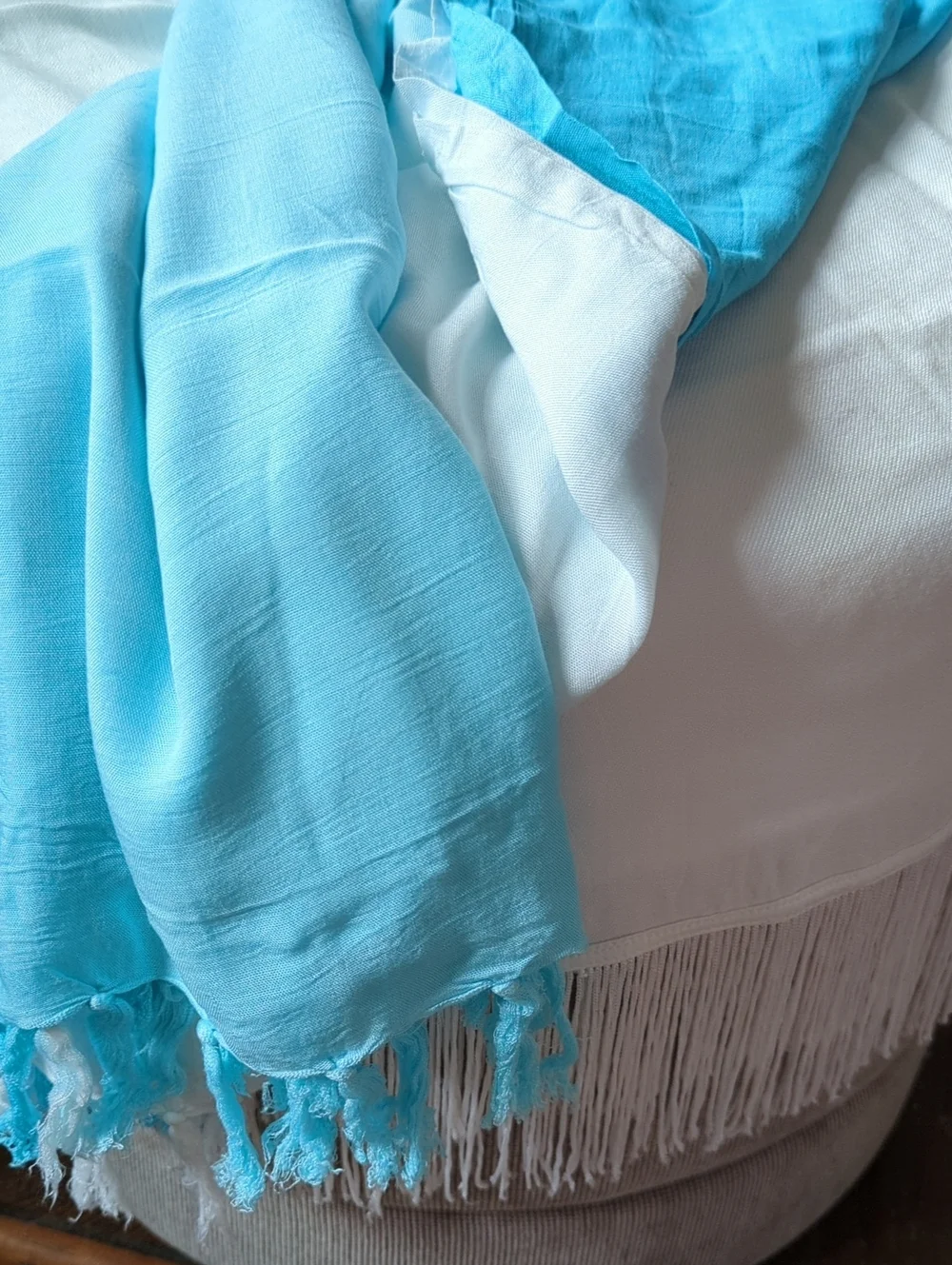 💙 🤍 Bundle: White Scarf With Heavy Fringe + Ombre Blue White Pario Sarong
